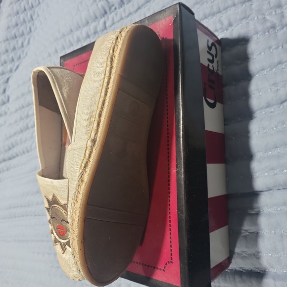 Shoes - Picture 2 of 3